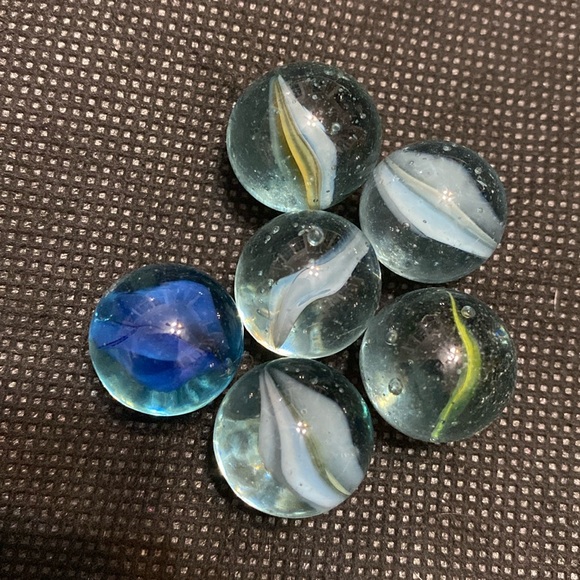 1 lb 3oz Miscellaneous colored glass marbles in small, Medium & large - Picture 10 of 16